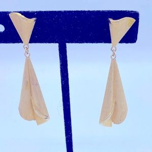 CrownTrifari Unique Brushed Gold Tone Dangle Clip On Earrings 2 1/4” long